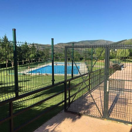 Apartamento Ezcaray Con Piscina Zorraquin Bagian luar foto